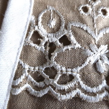 70’s navy line peplum sleeveless tops & white cut work lace beige dress