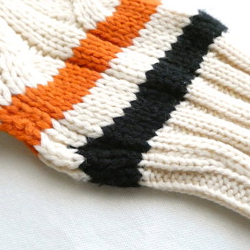 50’s orange black line V-neck school knit sweater & 50’s red line V-neck knit sweater