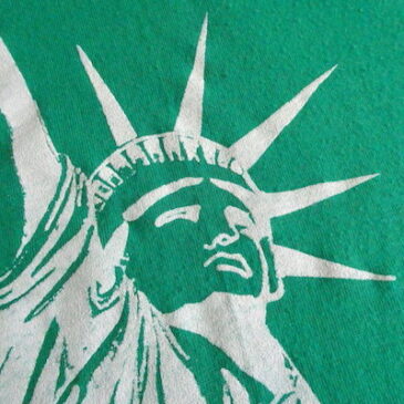 80〜90’s statue of liberty T shirt & 80’s pack no. 431 green T shirt