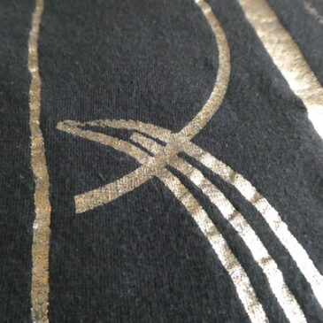 90’s glitter Paris printed T shirt & 90’s off white cotton shorts