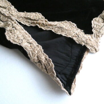 90~00’s Betsey Johnson black velours lace trim cache-cœur tops & 80’s terra-cotta brown pajama dress