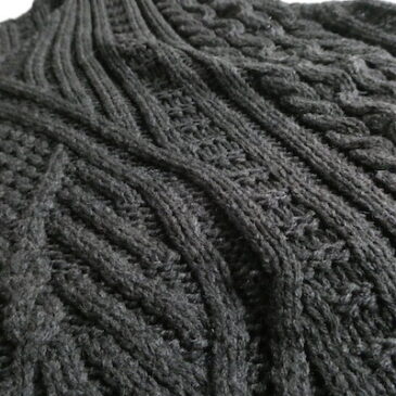 70~80’s charcoal gray cable knit vest
