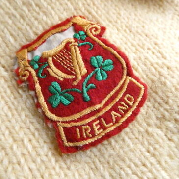 60~70’s pastel yellow V-neck knit cardigan